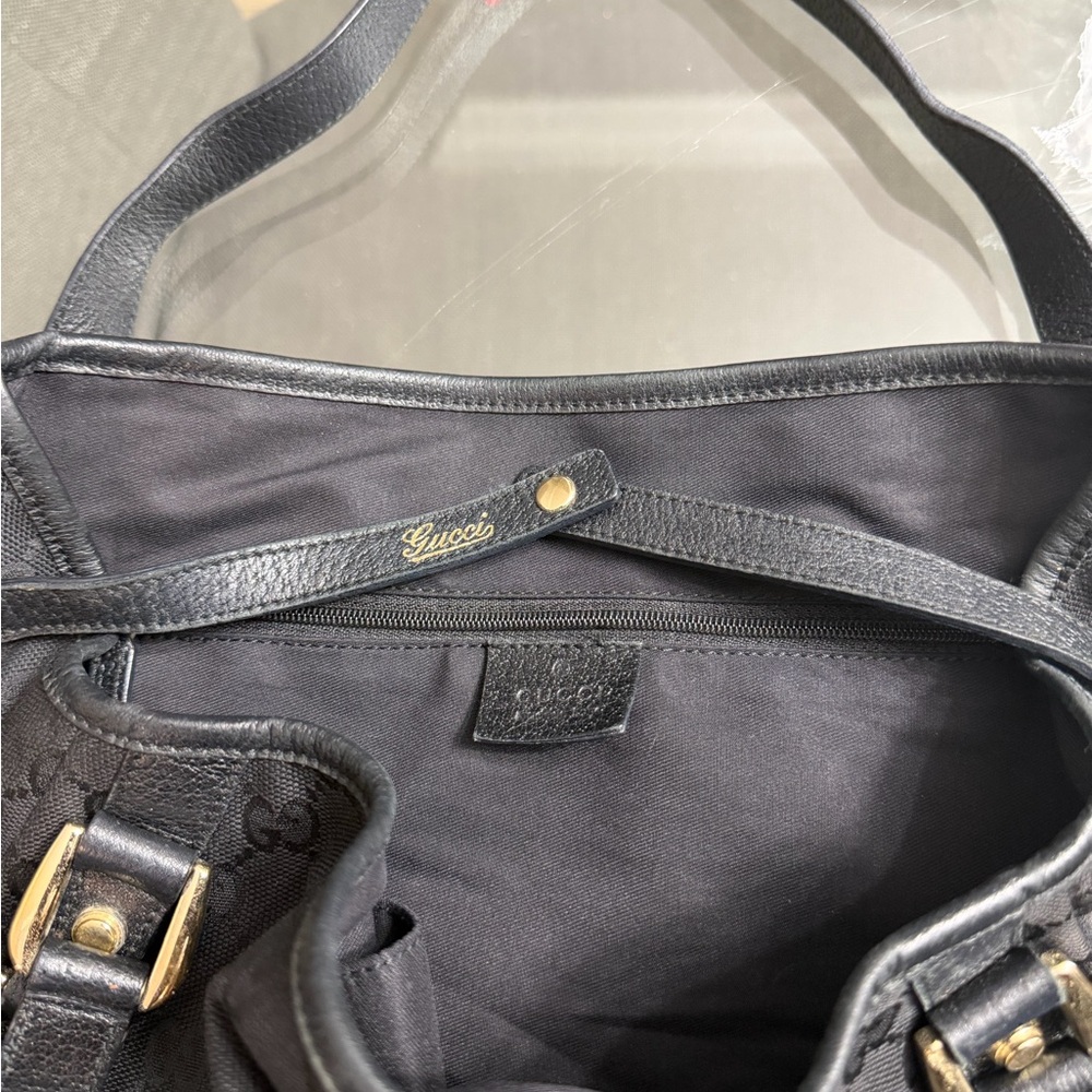 Gucci Black Monogram Shoulder Bag - Picture 7 of 10